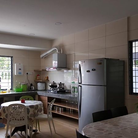 Ellis Lot 310 Villa Kuching Exterior foto
