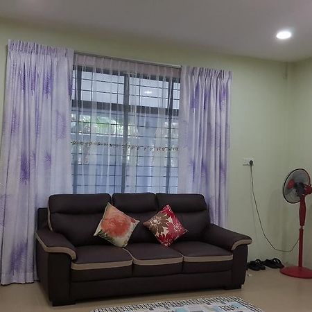 Ellis Lot 310 Villa Kuching Exterior foto